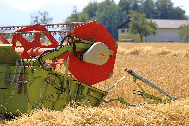 combine-harvester-6486166_640